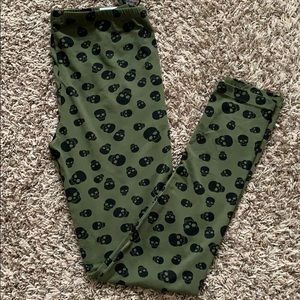 EUC Skull print Leggings!!